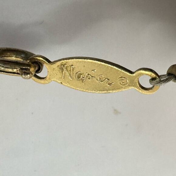 Napier Signed Vintage White Lucite Disc with Gold Spacers Choker Necklace - Picture 6 of 10